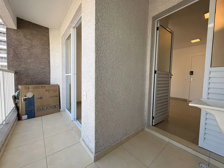 Foto 3 de Apartamento com 2 dormitórios para alugar, 47 m² em Vila das Bandeiras