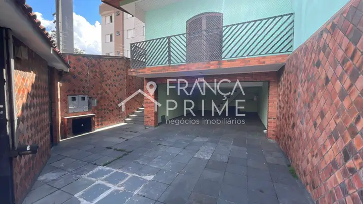 Sobrado com 4 dormitórios à venda, 329 m² em Vila Palmeiras — foto 1