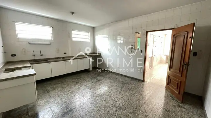 Foto 2 de Sobrado com 4 dormitórios à venda, 329 m² em Vila Palmeiras