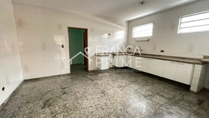 Foto 3 de Sobrado com 4 dormitórios à venda, 329 m² em Vila Palmeiras