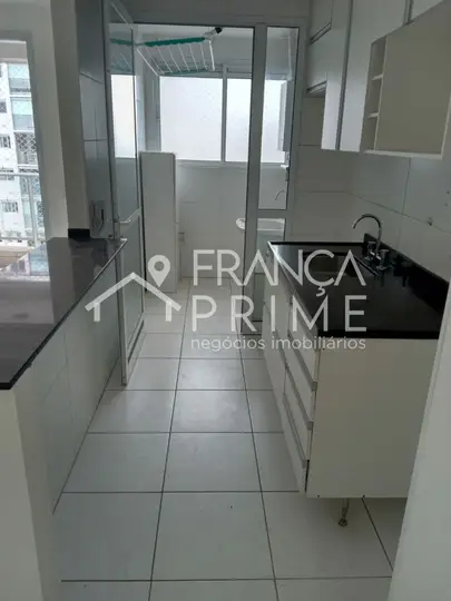 Apartamento com 2 dormitórios para alugar, 55 m² em Vila Anastácio — foto 1