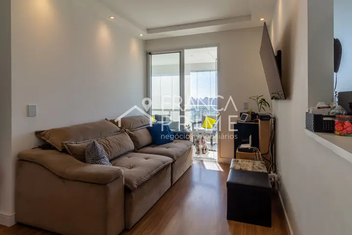 Apartamento com 3 dormitórios para alugar, 69 m² em Vila Anastácio — foto 1
