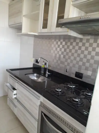 Apartamento com 2 dormitórios para alugar, 49 m² em Bonsucesso — foto 1