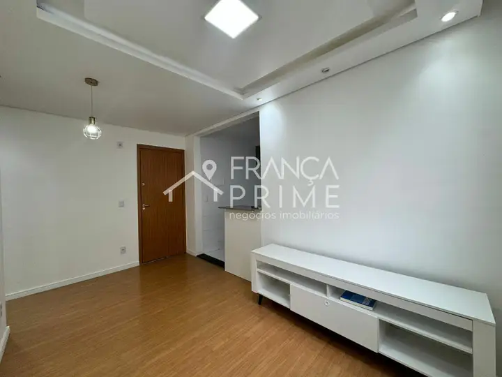 Foto 2 de Apartamento com 2 dormitórios à venda ou para alugar, 56 m² em Vila Anastácio