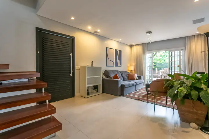 Sobrado com 3 dormitórios à venda, 219 m² em Vila Império — foto 1