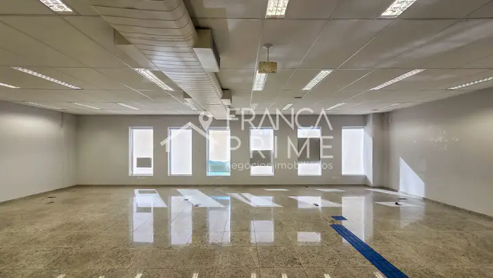 Apartamento para alugar, 592 m² em Vila Ida — foto 1